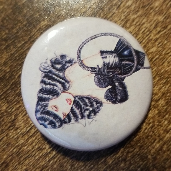 Bettie Page Pin Bundle - Picture 5 of 5